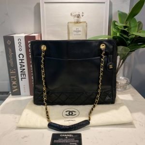 100% Authentic Chanel Vintage Chain Tote in Calf Skin Leather Series 0xxxx