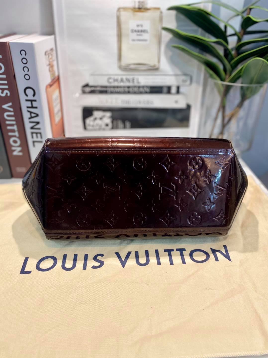 Louis Vuitton Monogram Vernis Sherwood PM Amarante. Made in France